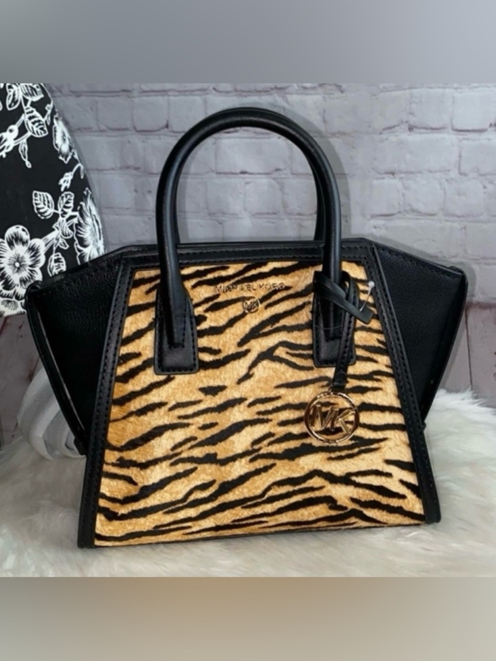 Michael Kors AVRIL Satchel/PARK Card Holder 2pc Set - Picture 2 of 8